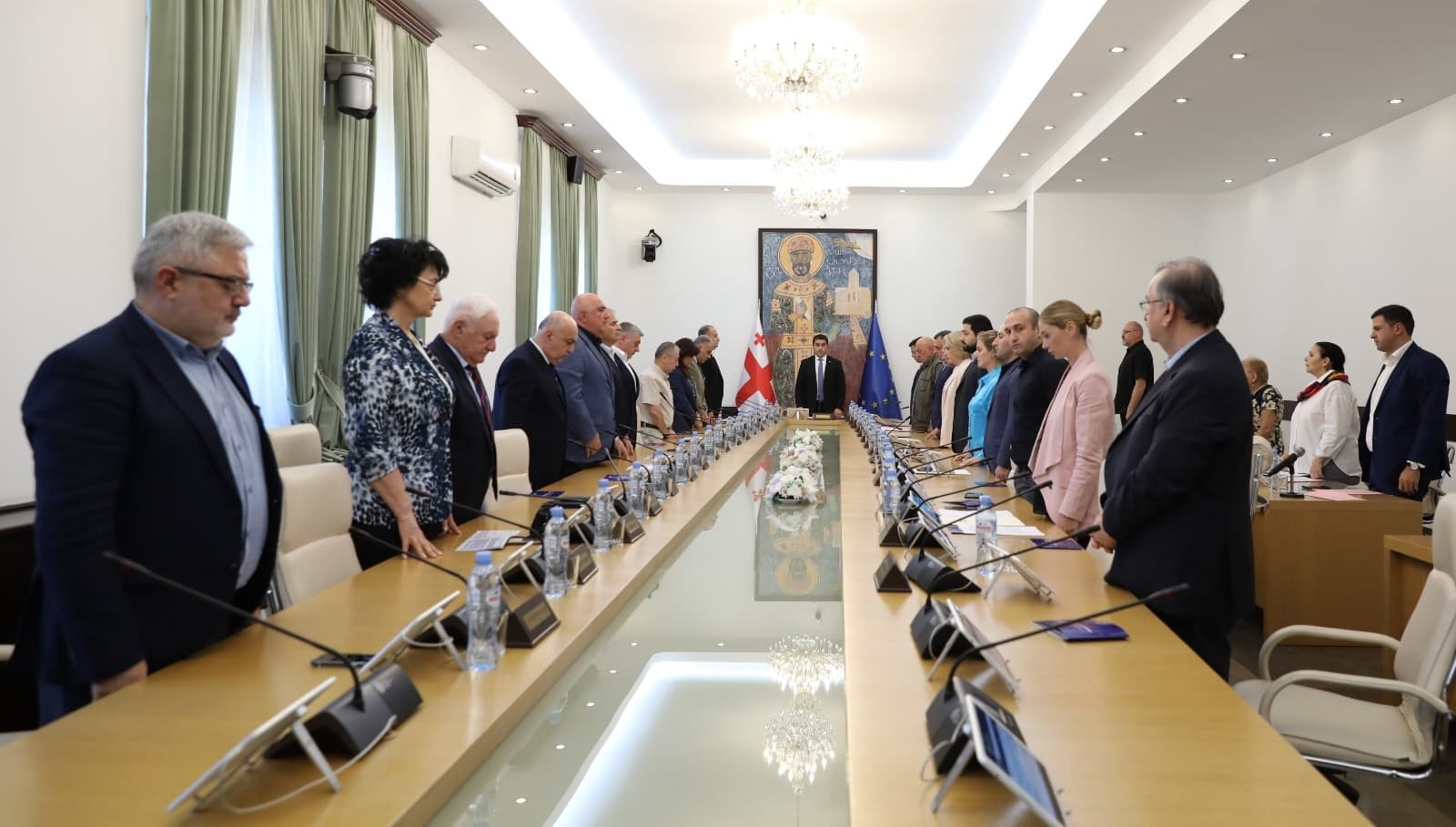 Frontnews image description