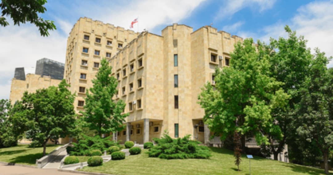 პროკურატურამ დამნაშავის შეპყრობისთვის აუცილებელი ზომის გადაცილებით მკვლელობის ფაქტზე, ერთ პირს ბრალდება წარუდგინა