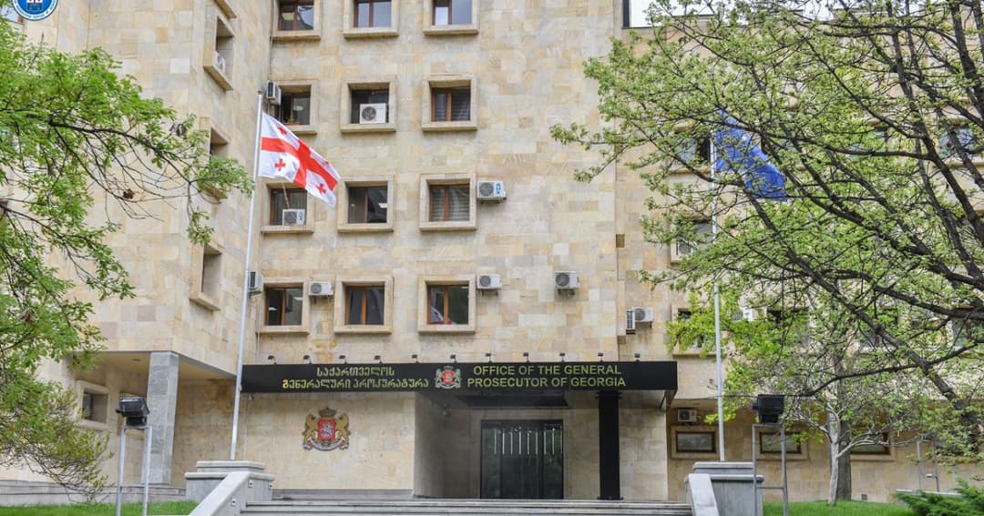 ორგანიზებული ჯგუფის მიერ ჩადენილი დიდი ოდენობით თანხის თაღლითურად დაუფლების ფაქტებზე ოთხი პირი დამნაშავედ ცნეს