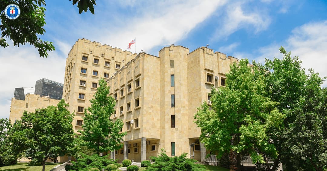 პირადი ცხოვრების საიდუმლოს უკანონოდ მოპოვების, გამოძალვის და სქესობრივი კავშირის იძულების ფაქტებზე ერთ პირს ბრალდება წარუდგინეს