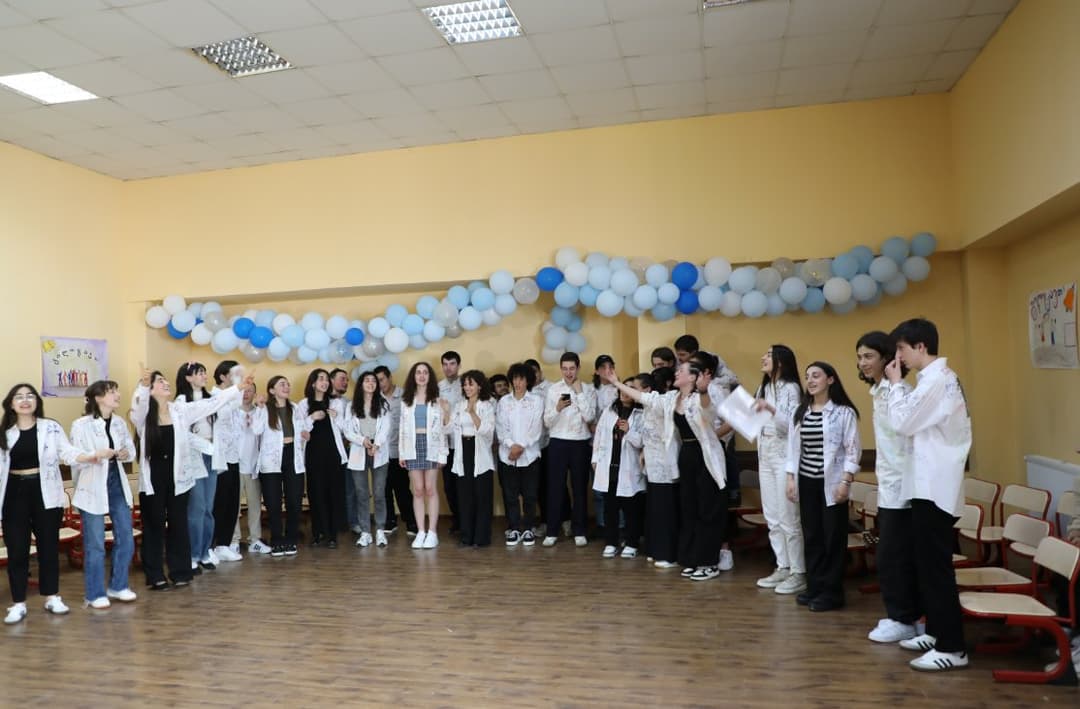 ონის მუნიციპალიტეტის სიმონ სხირტლაძის სახელობის საჯარო სკოლაში ბოლო ზართან დაკავშირებით ღონისძიება გაიმართა