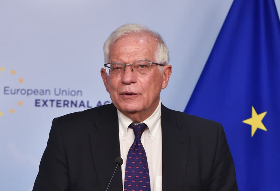 ევროკავშირი უკრაინიდან დიპლომატების ოჯახებს არ გაიყვანს