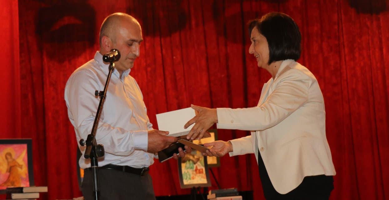 Frontnews image description