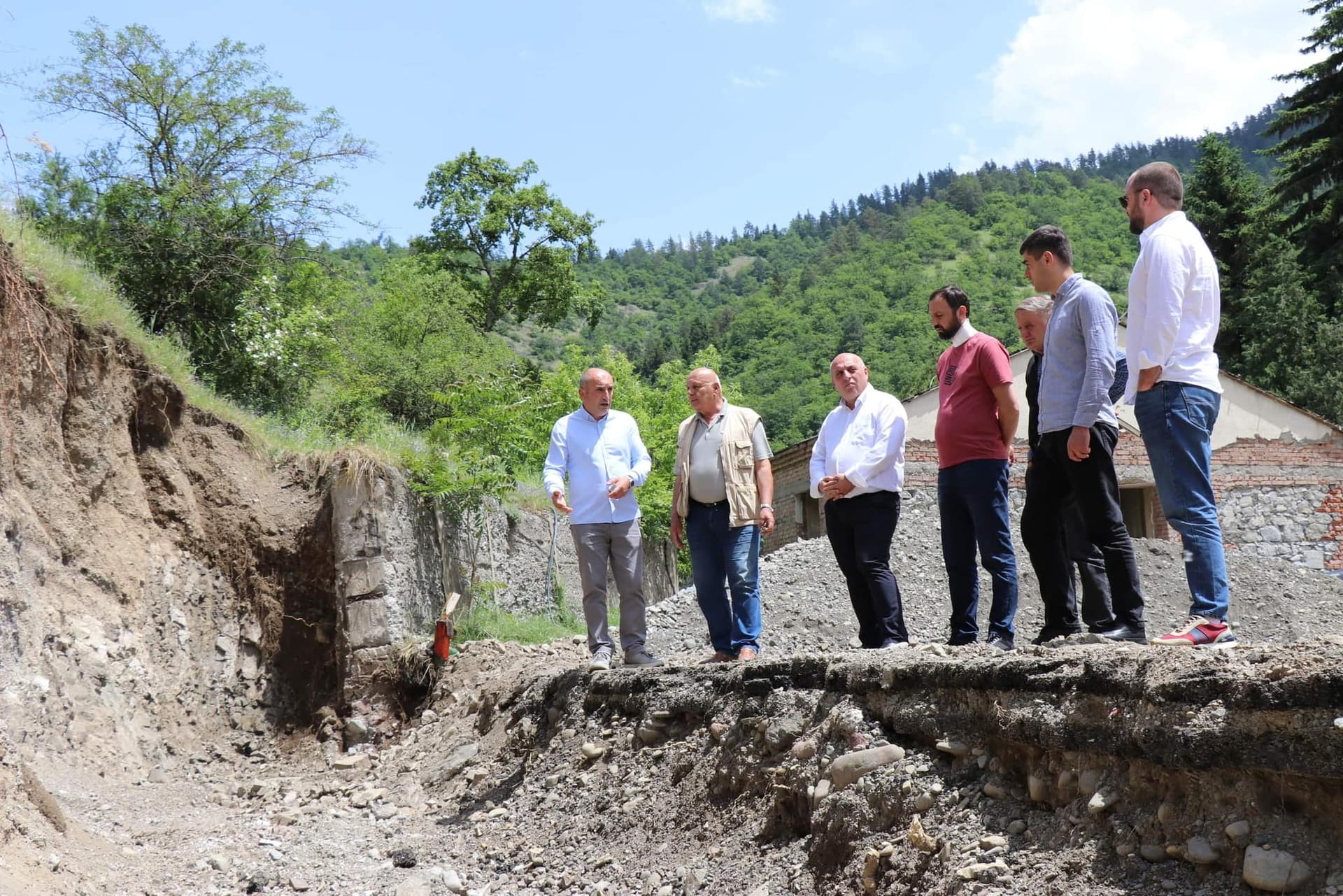 Frontnews image description