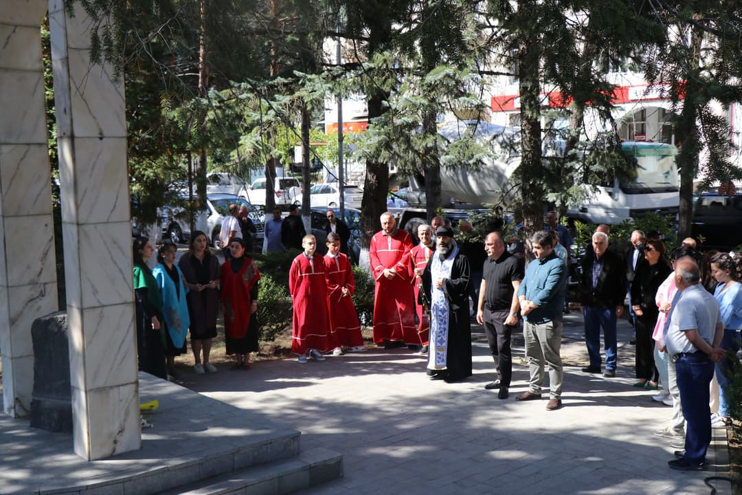 ბორჯომში აფხაზეთის ომის გმირების მემორიალი გვირგვინით შეამკეს