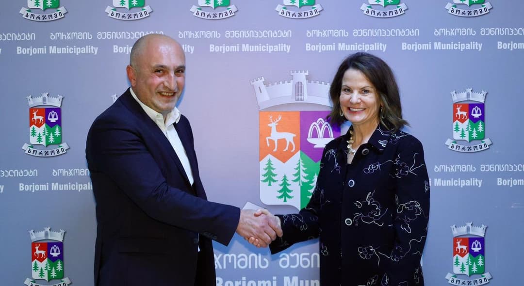 ბორჯომის მუნიციპალიტეტის მერი აშშ-ის ელჩს შეხვდა