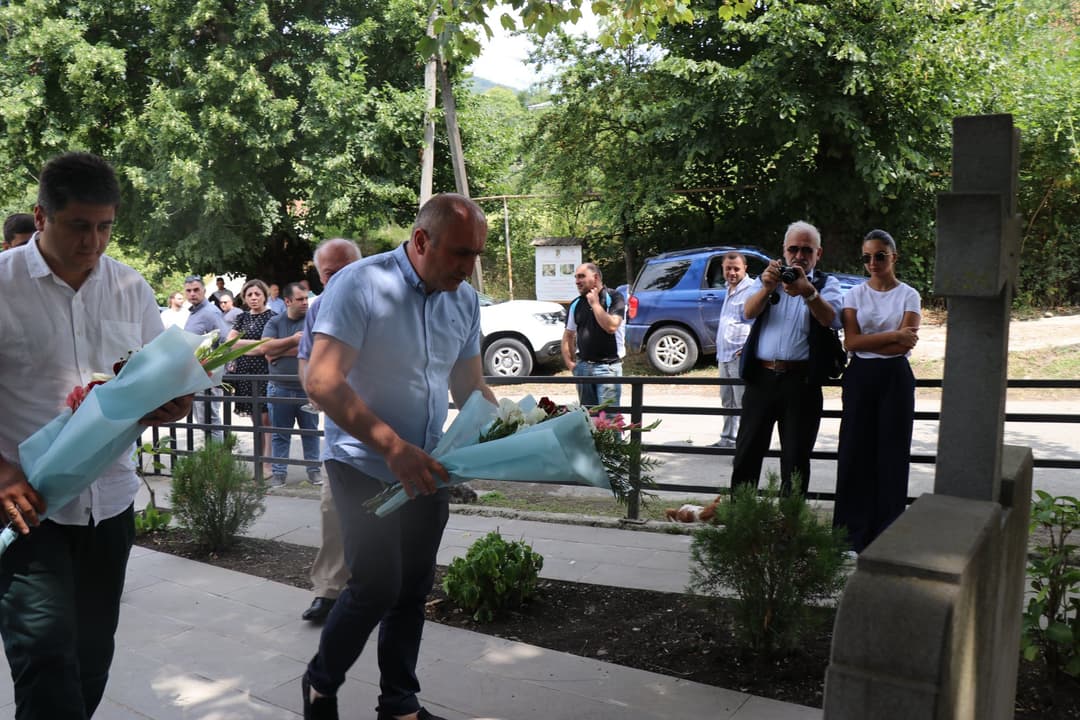 ადგილობრივი ხელისუფლების წარმომადგენლებმა ბორჯომელი გმირების ხსოვნას პატივი მიაგეს