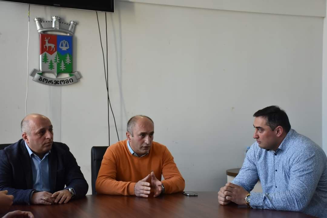 Frontnews image description