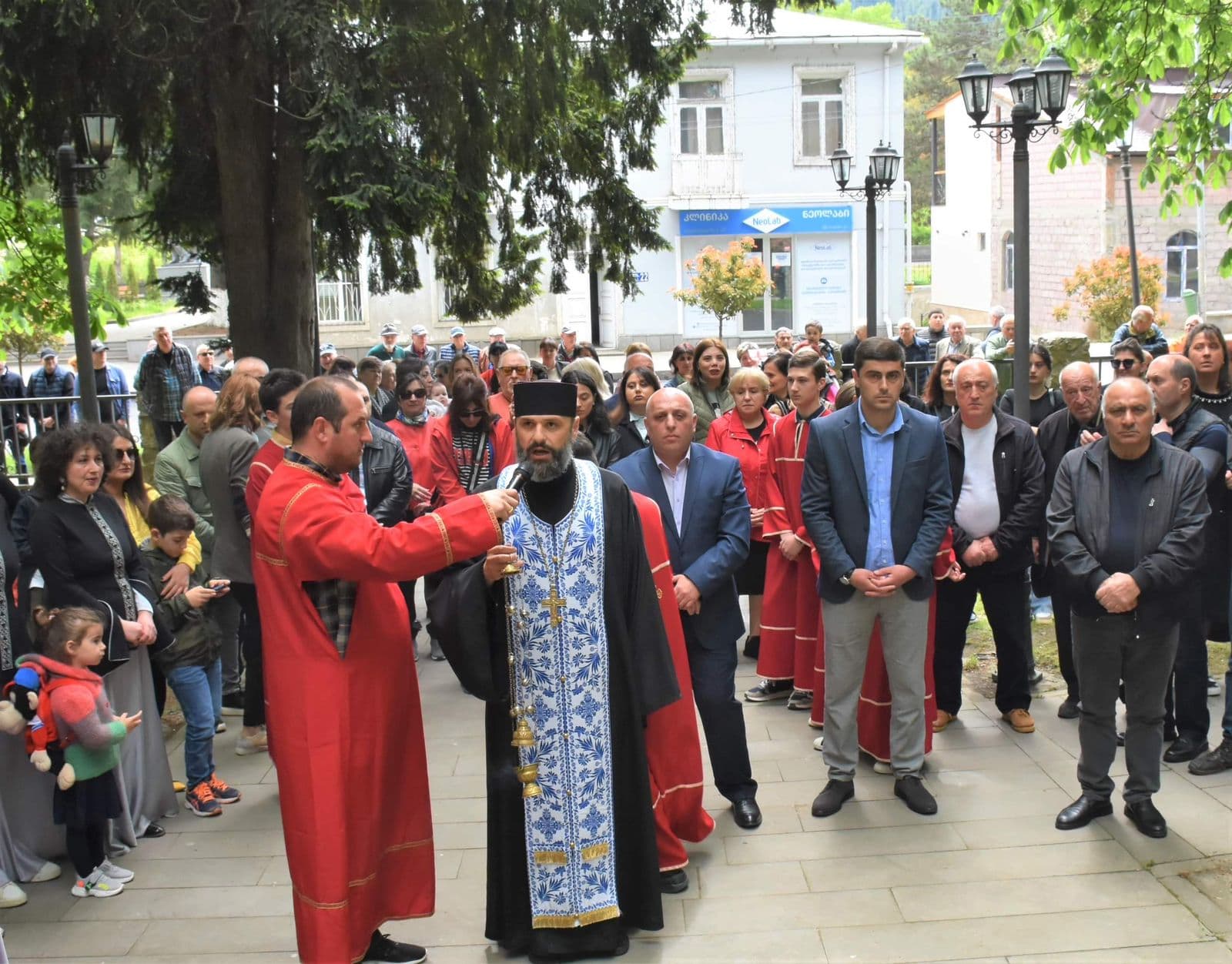 Frontnews image description