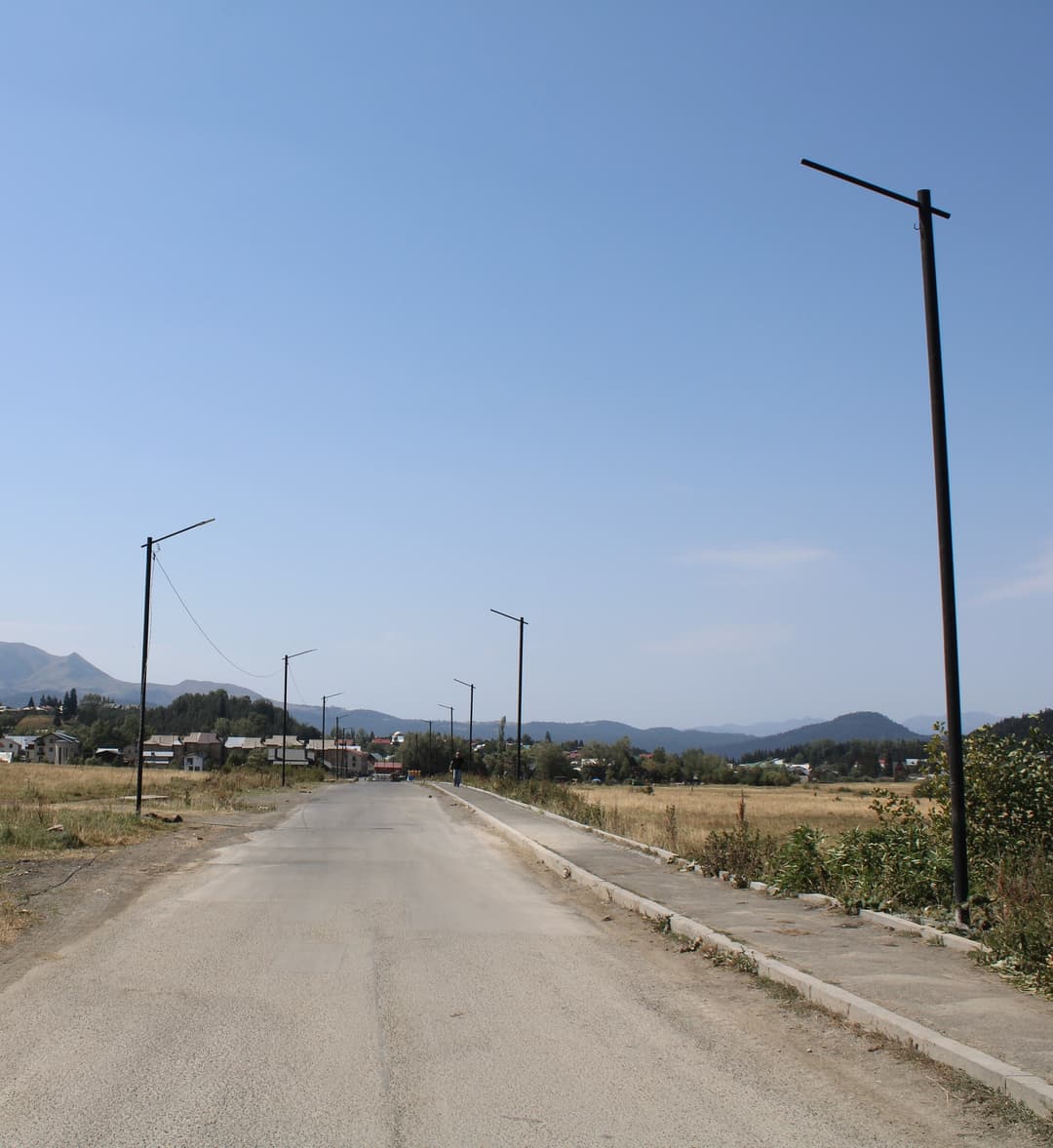 დაბა ბაკურიანში, 9 აპრილის ქუჩაზე გარე განათების ქსელის მოწყობა დასრულდა