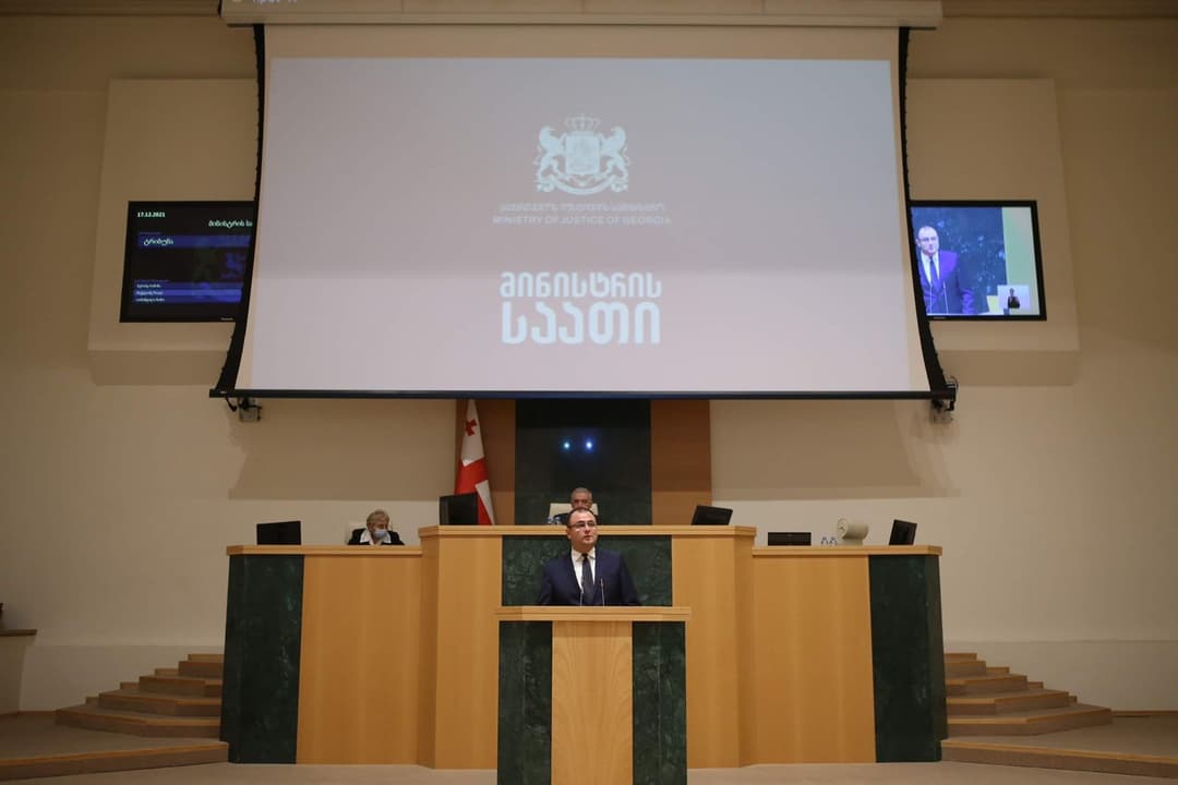 რატი ბრეგაძე – ყველა ადამიანი სამართლის წინაშე თანასწორია, შესაბამისად განსხვავებული მიდგომა ვერ გვექნება ვერავისთან