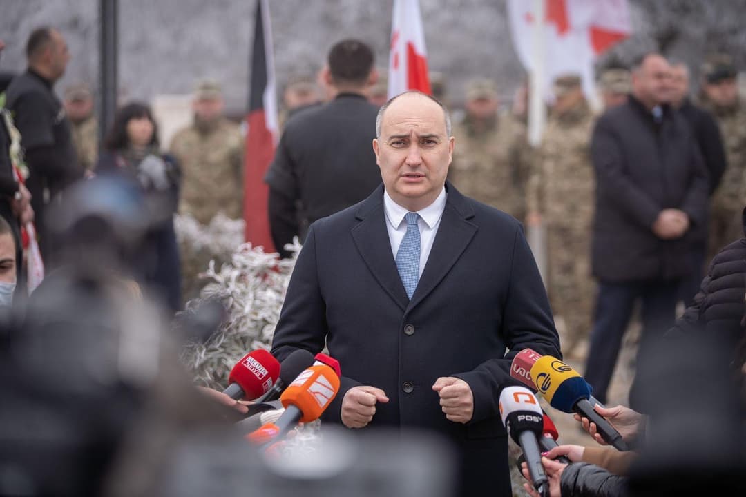 თავდაცვის მინისტრი უწყებისა და მის მიმართ გაჟღერებულ ბრალდებებს პასუხობს