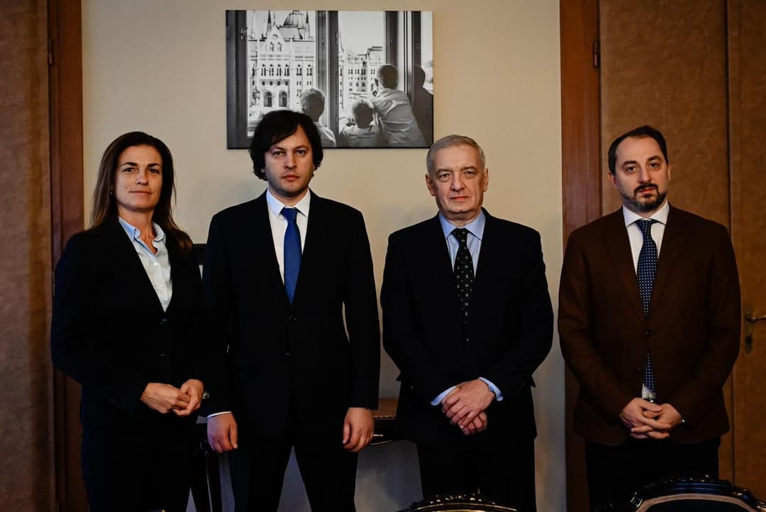 ირაკლი კობახიძე დელეგაციის წევრებთან უნგრეთის პარლამენტის ევროპის კავშირის საქმეთა კომიტეტის ხელმძღვანელს შეხვდა