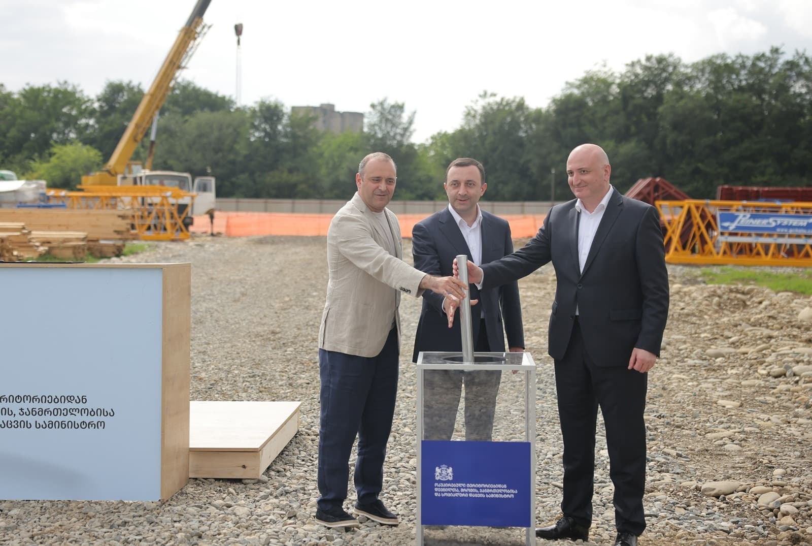 Frontnews image description