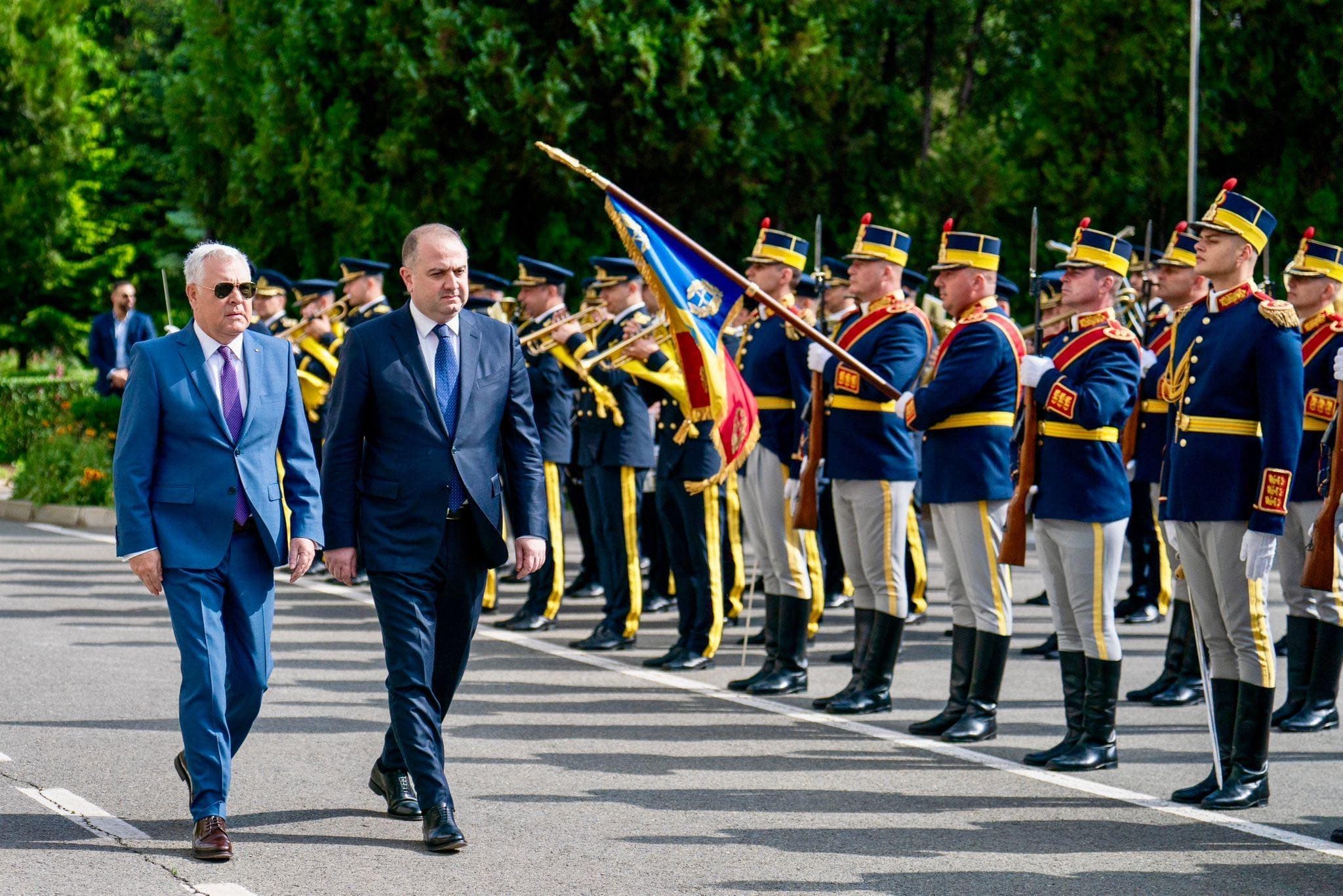 Frontnews image description