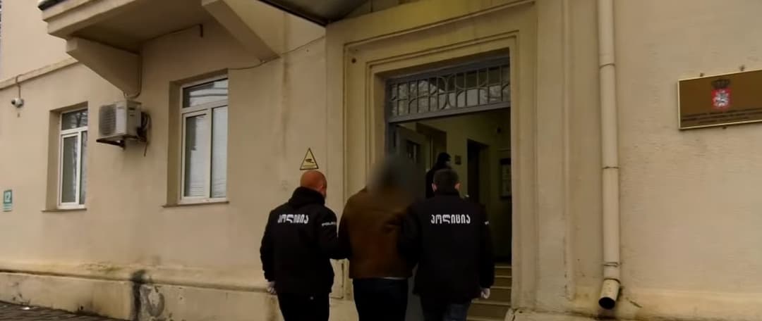 თბილისსა და იმერეთში უკანონო ცეცხლსასროლი იარაღი და საბრძოლო მასალა ამოიღეს, დაკავებულია 3 პირი