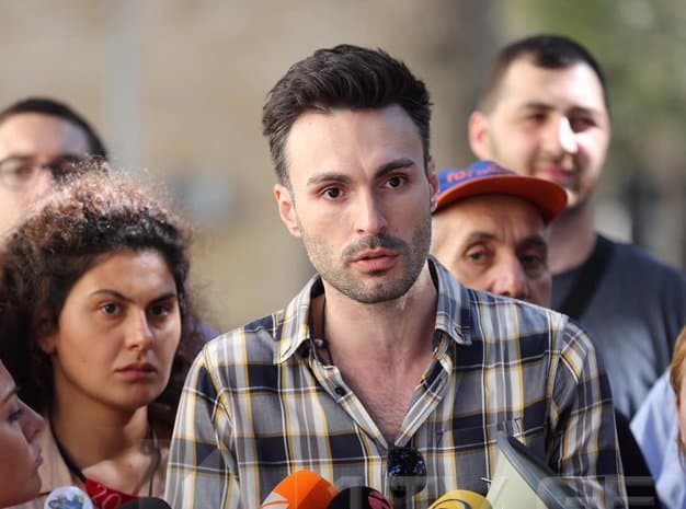 Frontnews image description