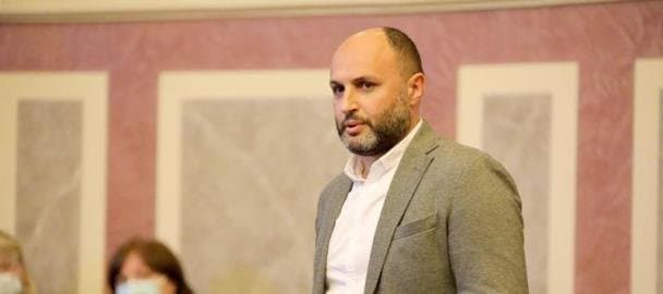 ირაკლი ნადირაძე – იმის მიხედვით არ უნდა წავიდნენ ან დარჩნენ თანამდებობებზე, ვინ ვისკენ არ იყო და ვინ ვისკენ იყო