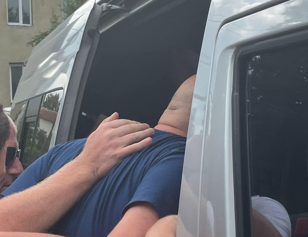 “დროას” ინფორმაციით, ცნობილია პოლიციელის ვინაობა, რომელმაც გენრი დოლიძეს სცემა