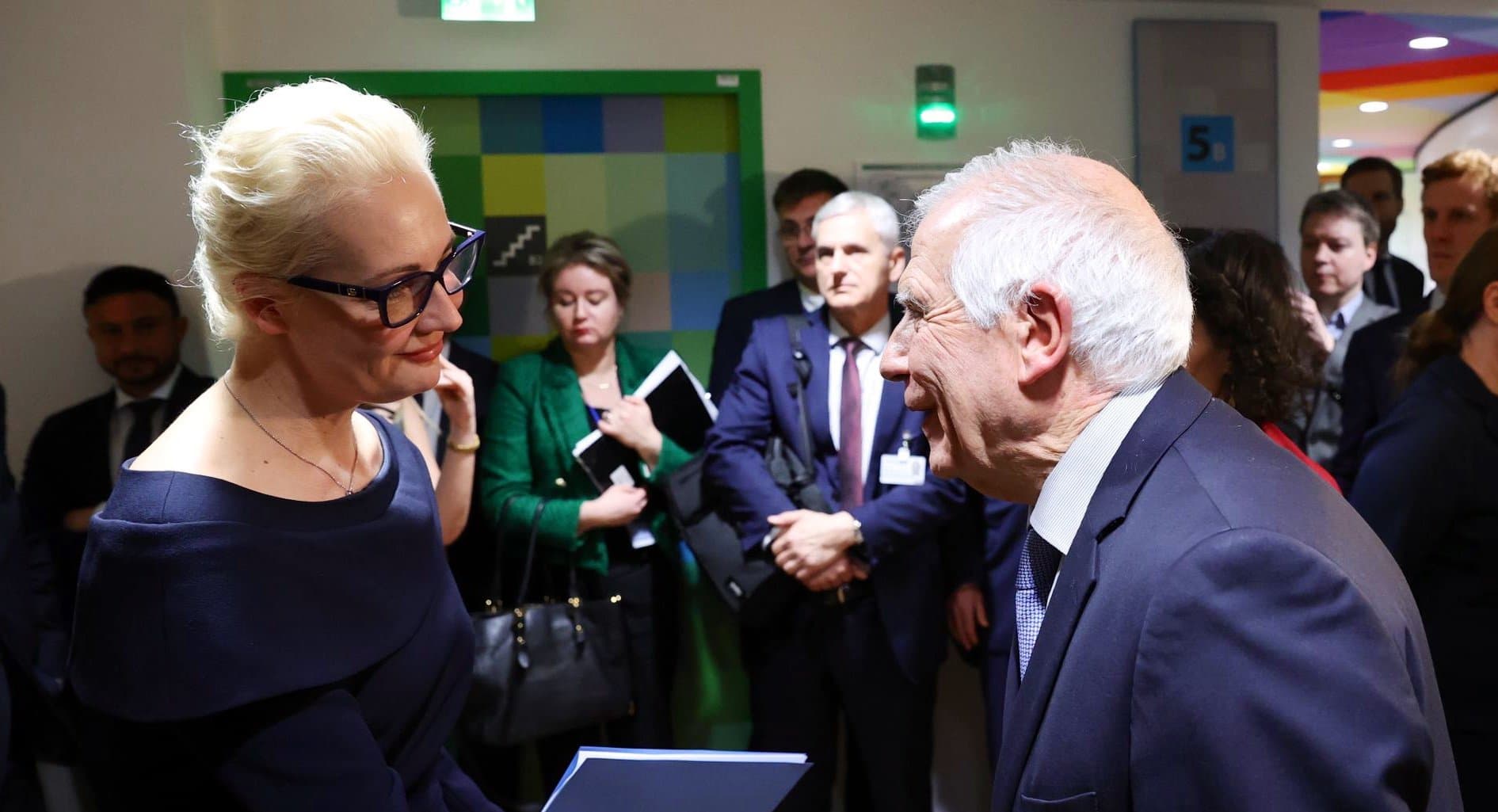 Frontnews image description