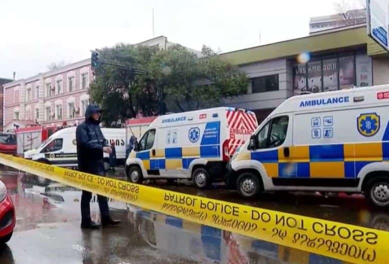 აფეთქების შედეგად დაღუპულთა რიცხვი 3-მდე გაიზარდა, მათ შორის ერთი შსს-ს თანამშრომელია