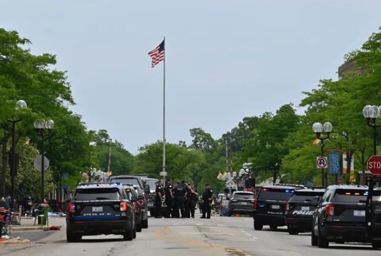ჩიკაგოში 4 ივლისისადმი მიძღვნილ აღლუმზე სროლის შედეგად 6 ადამიანი დაიღუპა