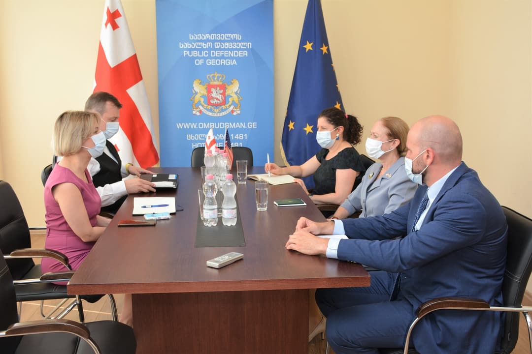 კელი დეგნანი ნინო ლომჯარიას შეხვდა