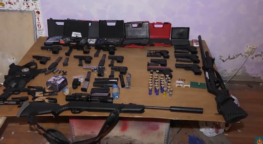 პოლიციამ აჭარასა და შიდა ქართლში უკანონო ცეცხლსასროლი იარაღი და საბრძოლო მასალა ამოიღო – დაკავებულია 2 პირი