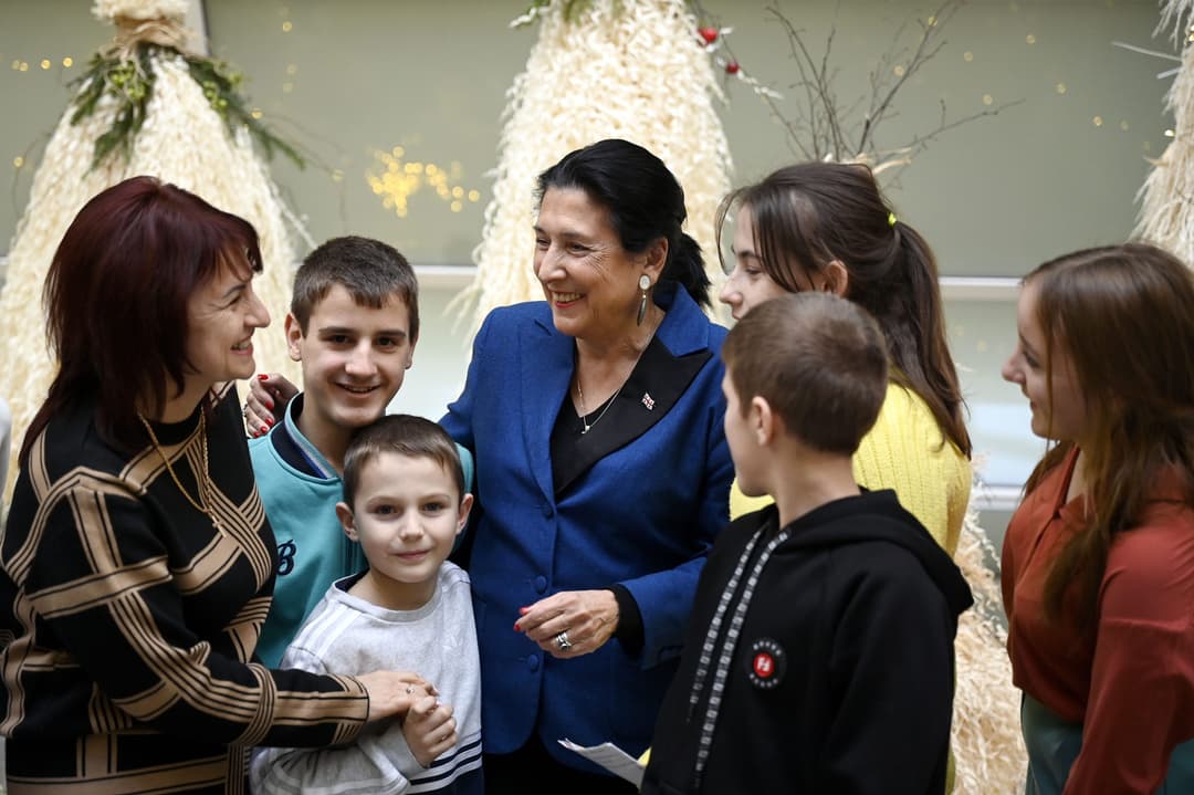 სალომე ზურაბიშვილმა უკრაინელ ბავშვებს უმასპინძლა