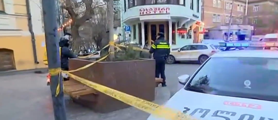 ორბელიანის მოედანზე დაჭრილი ახალგაზრდა კლინიკაში მიყვანამდე გარდაიცვალა