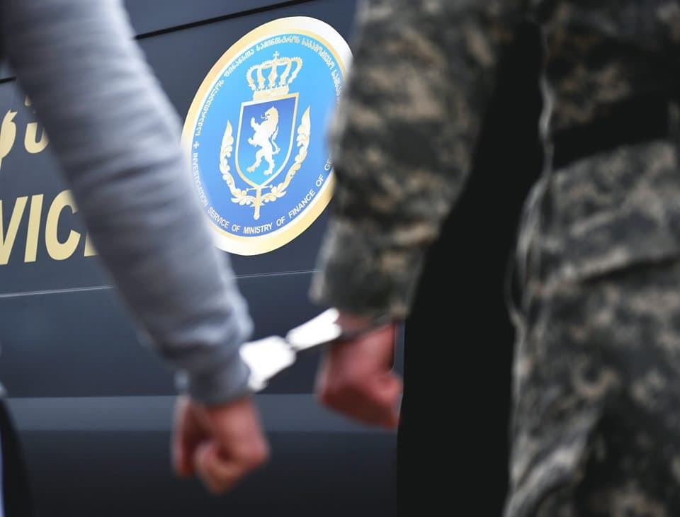 ქრთამის აღების ფაქტზე ერთი პირი დააკავეს