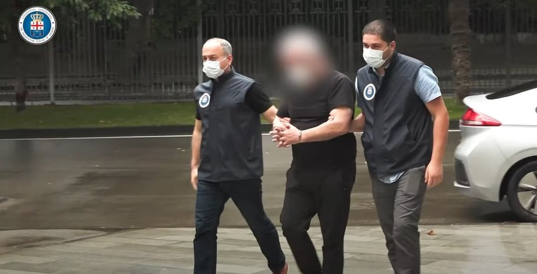 პროკურატურამ შვედეთის მოქალაქის დიდი ოდენობით თანხის თაღლითურად დაუფლების ფაქტზე სამი პირი დააკავა