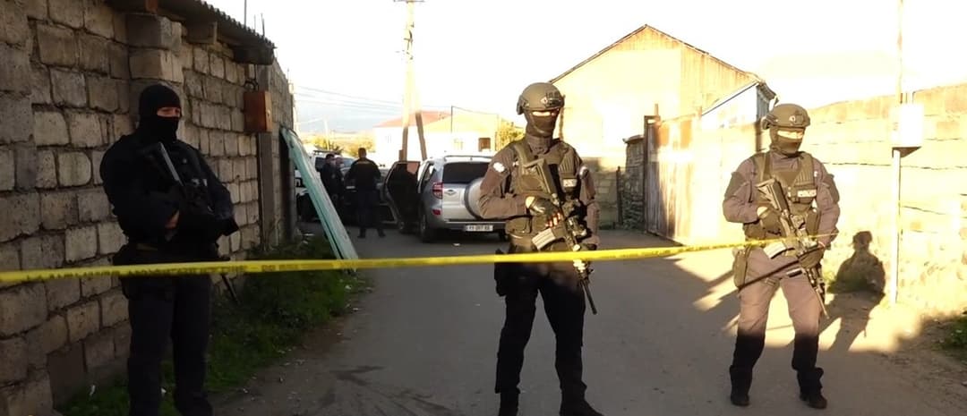 პოლიციამ თბილისში 11 ნარკორეალიზატორი დააკავა, მათ შორის 3 – ფონიჭალის დასახლებაში