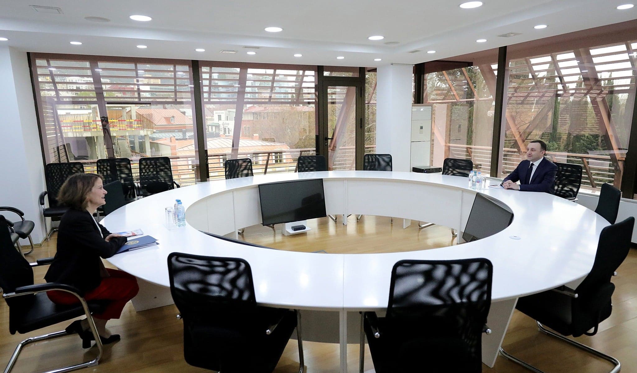 Frontnews image description