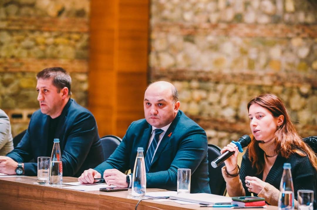 ალექსანდრე დარახველიძემ და სამინისტროს წარმომადგენლებმა ქალთა მიმართ ძალადობის აღმოფხვრის საკონსულტაციო ჯგუფთან სამუშაო შეხვედრა გამართეს