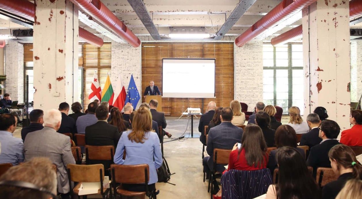 Frontnews image description