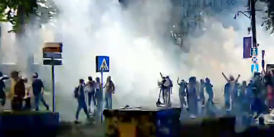 სპეცრაზმმა აქციის მონაწილეების წინააღმდეგ წყლის ჭავლი და ცრემლსადენი გაზი კიდევ ერთხელ გამოიყენა