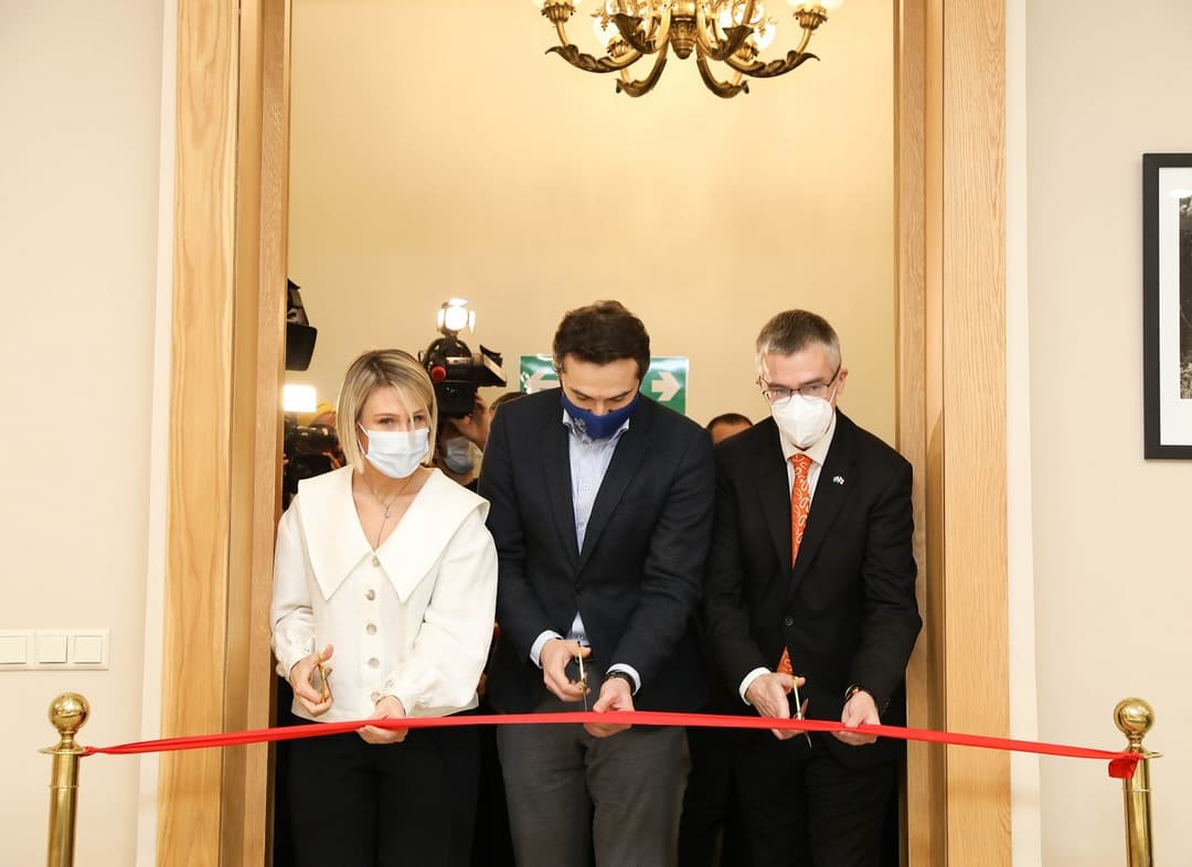 პარლამენტში მარო მაყაშვილის სახელობის დარბაზი გაიხსნა