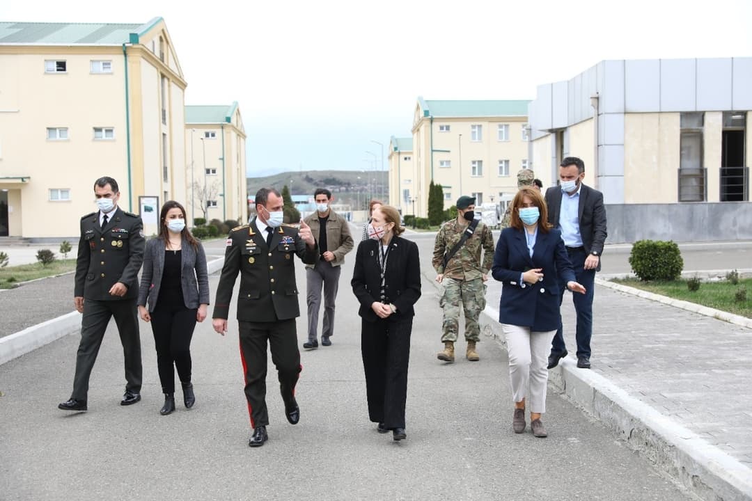 აშშ-ის ელჩი ეროვნული თავდაცვის აკადემიას ესტუმრა