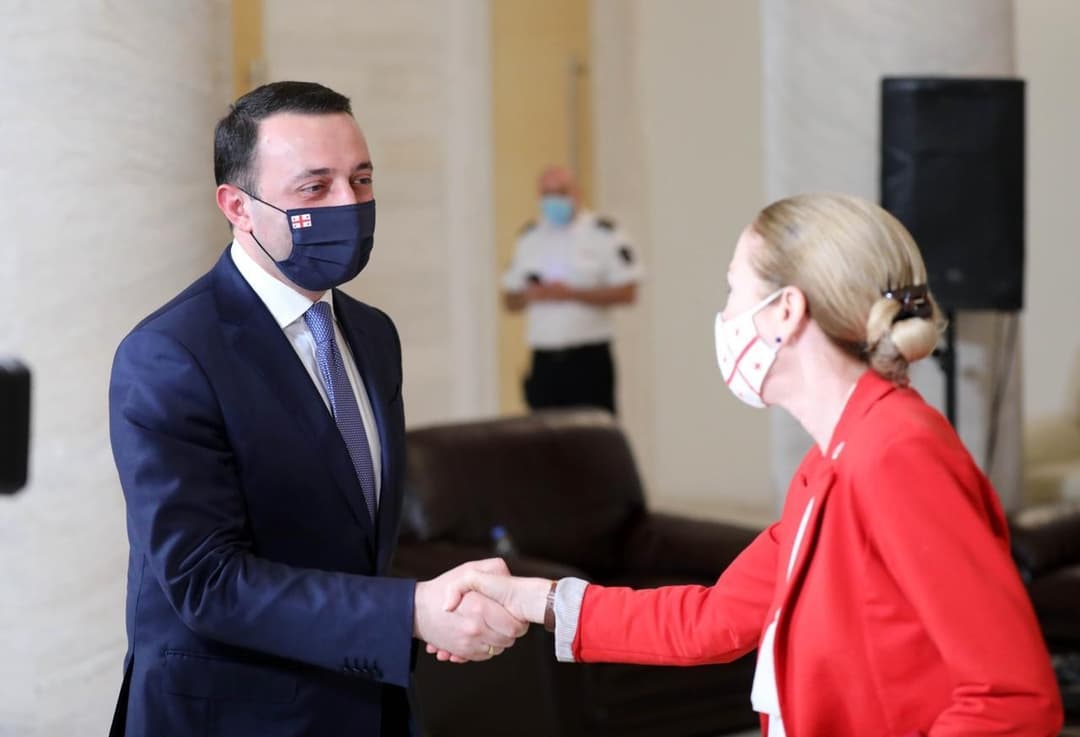 კელი დეგნანი – “ფაიზერის“ ნახევარი მილიონი დოზა არის საჩუქარი პრეზიდენტ ბაიდენისა და ამერიკის მთავრობისგან ქართველი ხალხისთვის