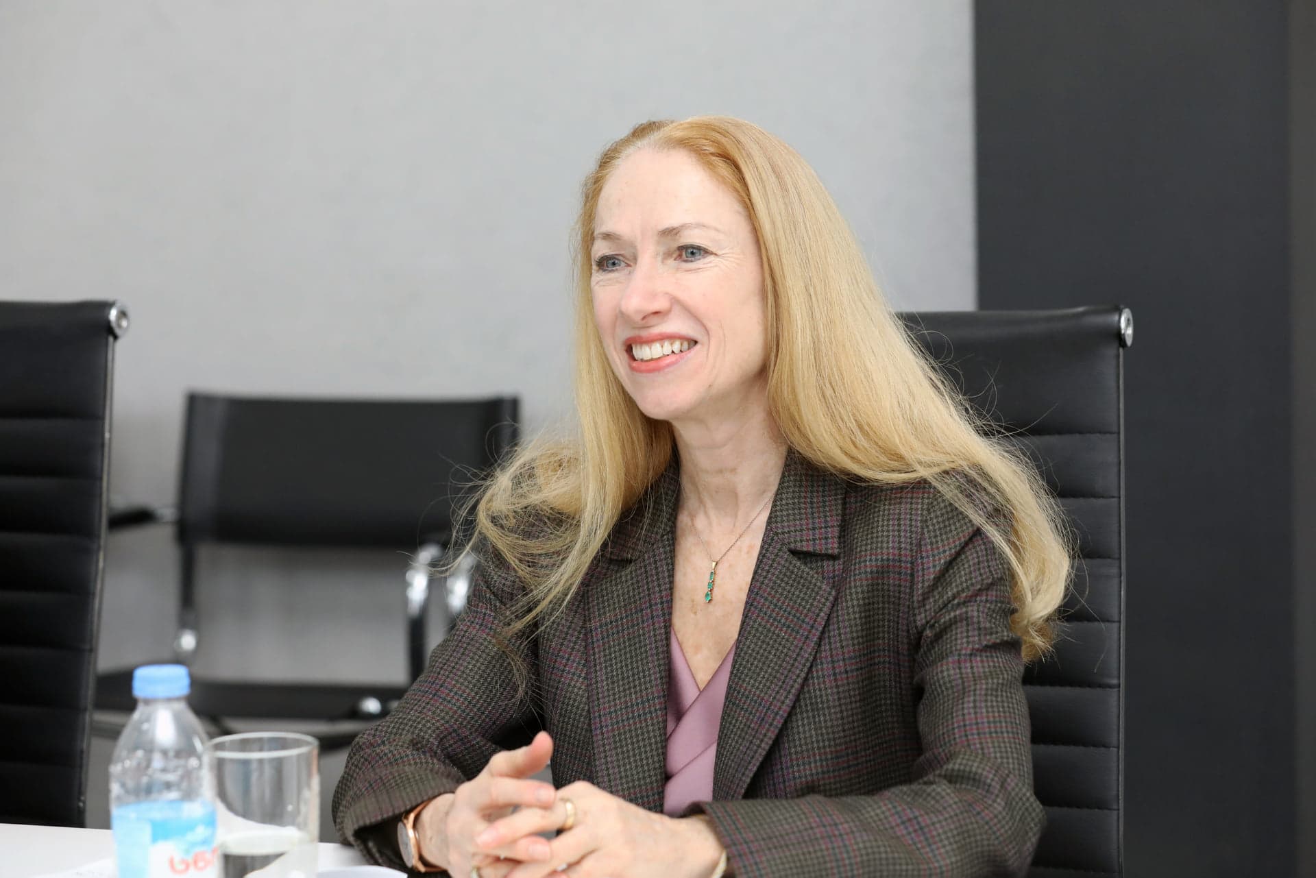 Frontnews image description