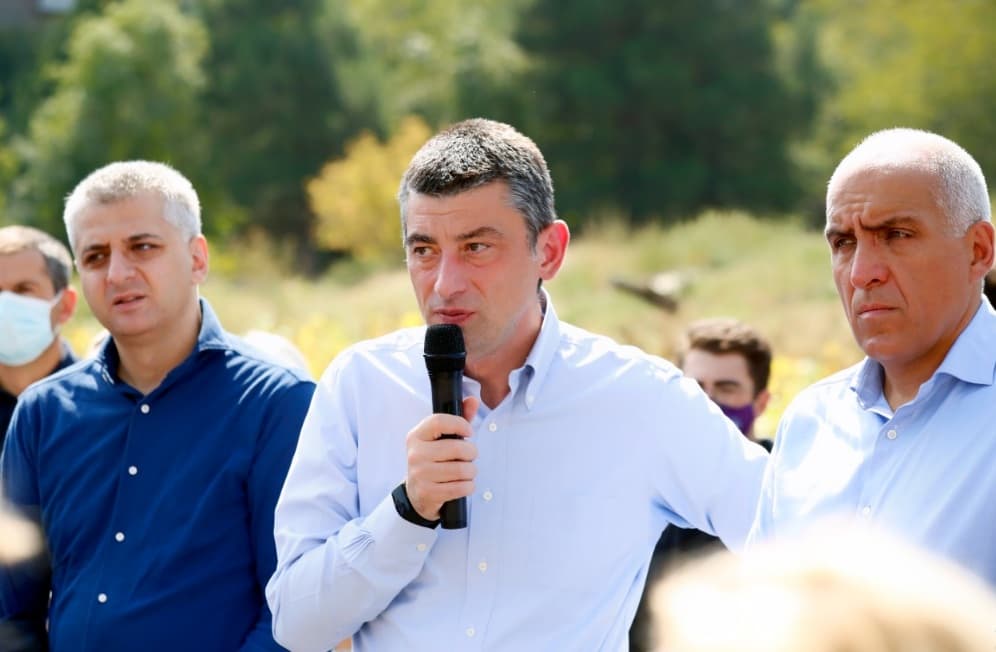 გიორგი გახარია – თქვენთან ერთად დავდგები და ყველაფერს გავაკეთებ, რომ მოვიდეს მუნიციპალიტეტი და გააკეთოს ნორმალური ღია სტადიონი ყველასთვის