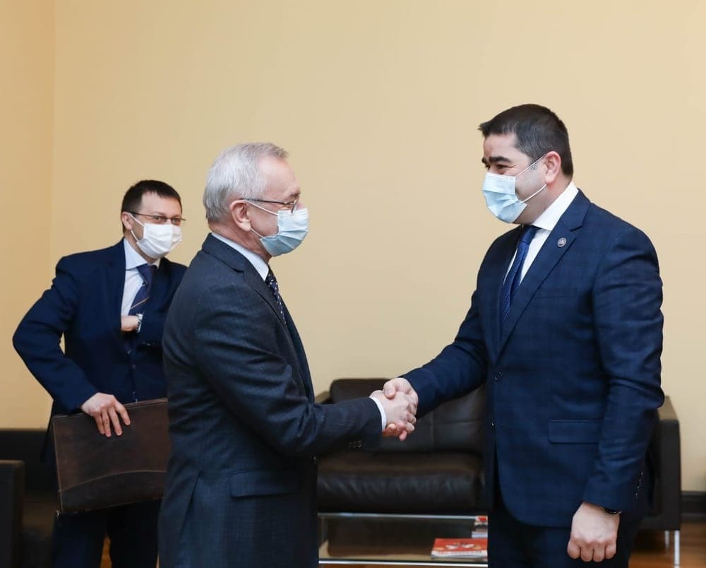 შალვა პაპუაშვილი უკრაინის ელჩს შეხვდა