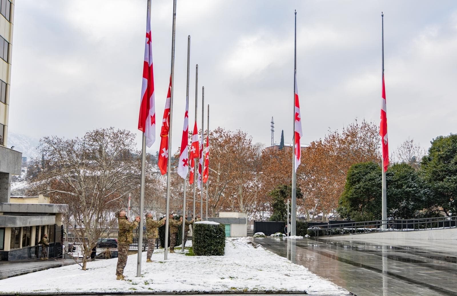 Frontnews image description