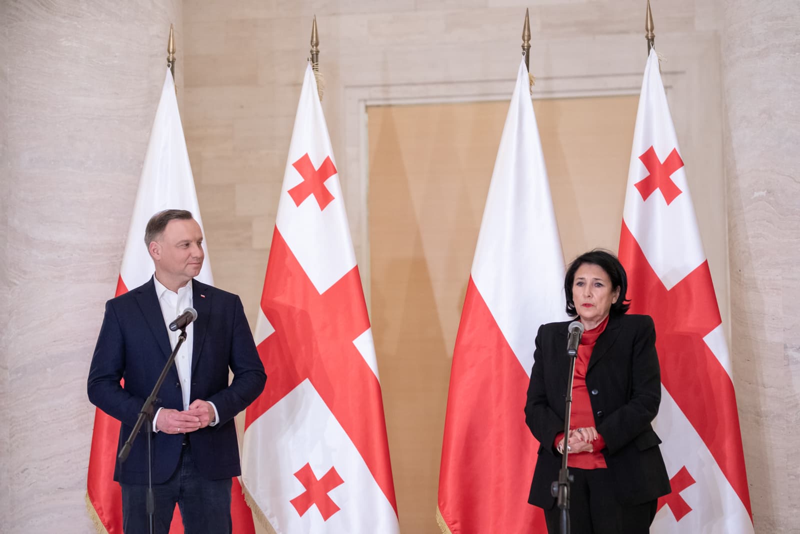 Frontnews image description