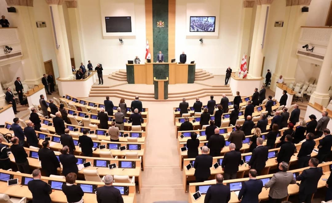 პარლამენტმა ირაკლი ხახუბიას ხსოვნას წუთიერი დუმილით მიაგო პატივი