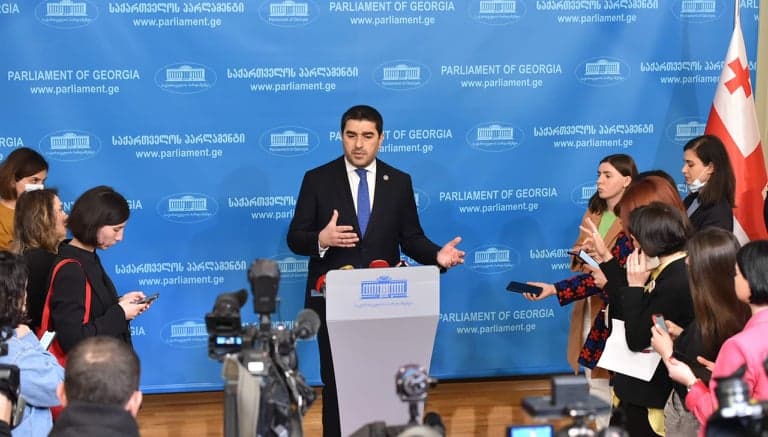 შალვა პაპუაშვილი – მთელი ეს კამპანია, მიხეილ სააკაშვილის ვითომდა სამკურნალოდ გადაყვანის, სინამდვილეში არის კამპანია მის გათავისუფლებასთან დაკავშირებით, რათა სასჯელი აირიდოს