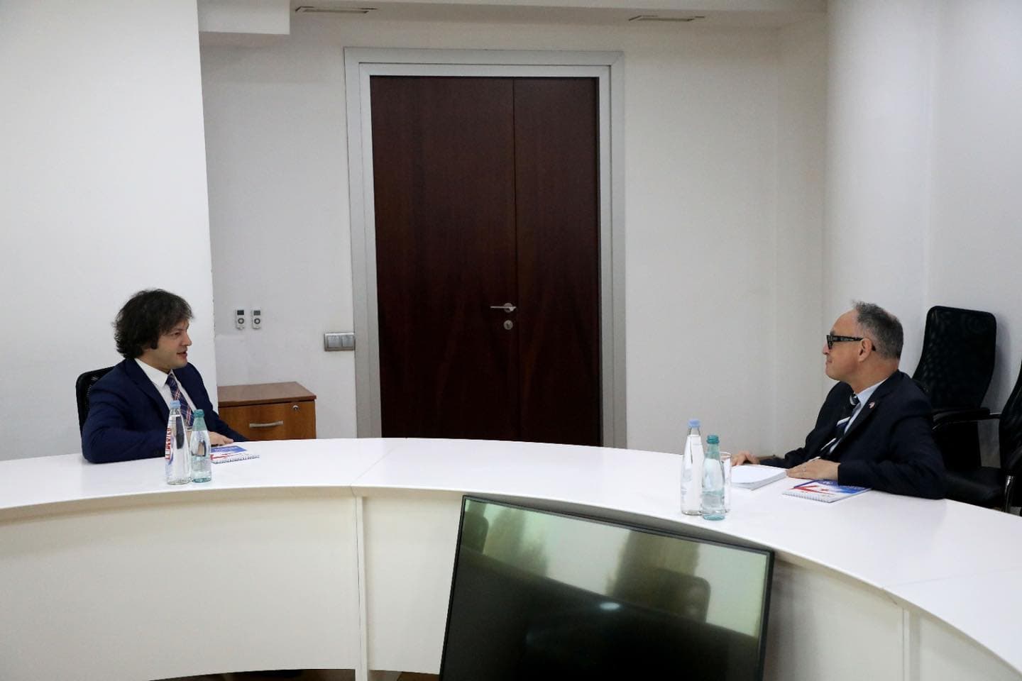 Frontnews image description