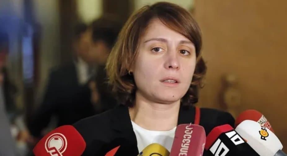 ელენე ხოშტარია – ტყუილი დილემებით საზოგადოების მუდმივ სტრესში ყოფნა მართვის რუსული მეთოდია, რომელსაც “ქართული ოცნება” წარმატებით იყენებს