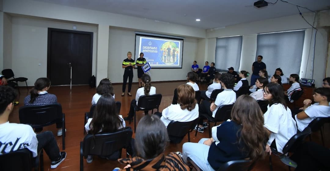 შსს-მ კამპანიის – “ემეგობრე პოლიციას“ ფარგლებში, სკოლებში საინფორმაციო შეხვედრები დაიწყო